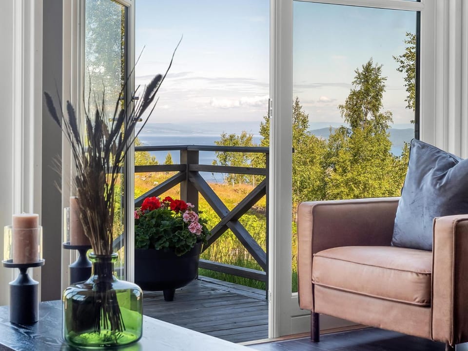 Villa Heidi · Mjøsa-utsikt · Jacuzzi Badstu · 30 min OSL House in Viken, Norway