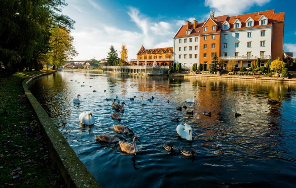 Property building, Day, Natural landscape, River view, Area and facilities