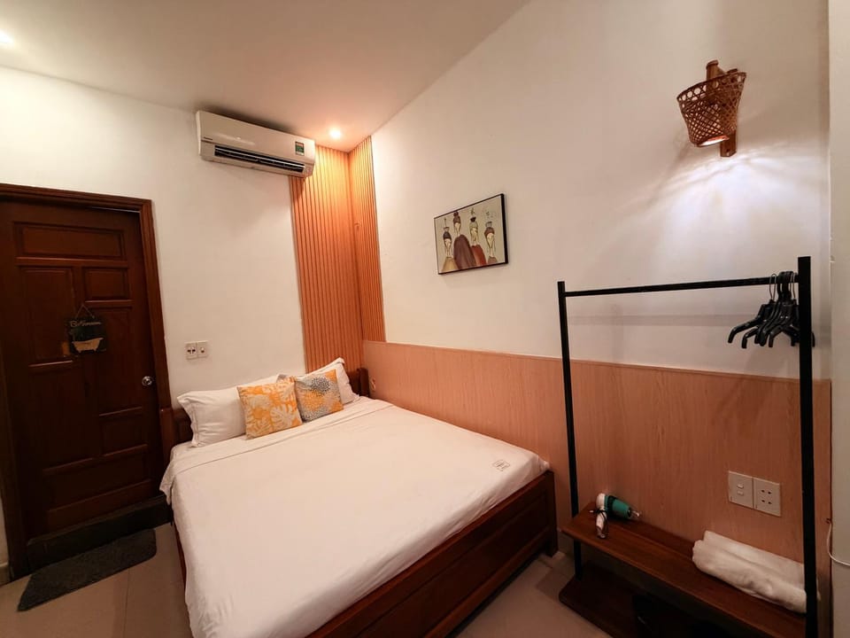 Bed, Photo of the whole room, air conditioner