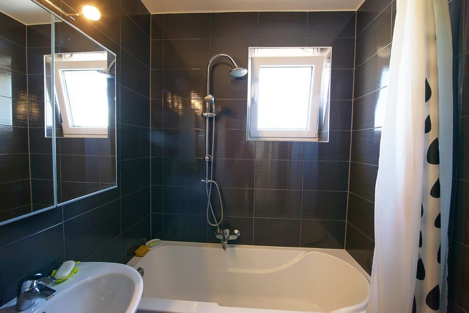 Shower, Bedroom