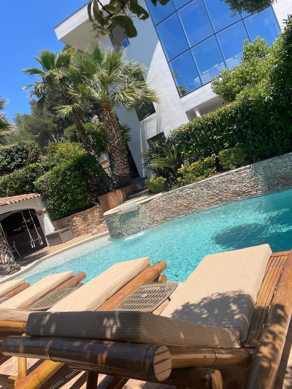Patio, Day, Swimming pool, sunbed