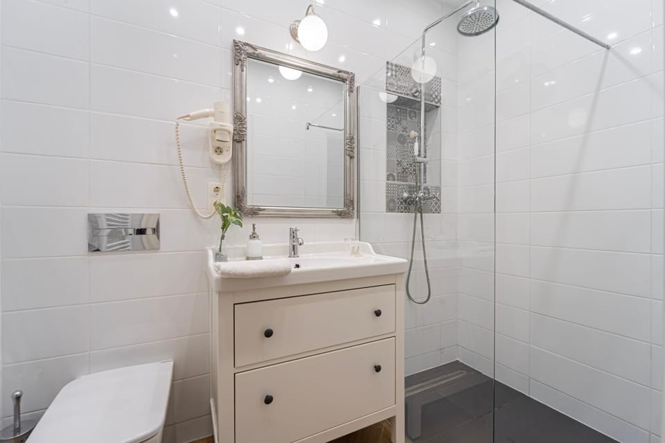 Shower, Toilet, Bathroom, hair dryier, towels