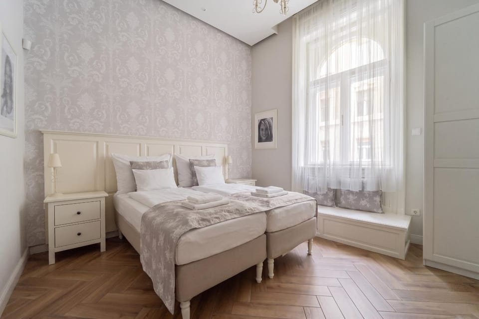 Bed, TV and multimedia, Photo of the whole room, Bedroom, internet, internet, towels, wardrobe, air conditioner