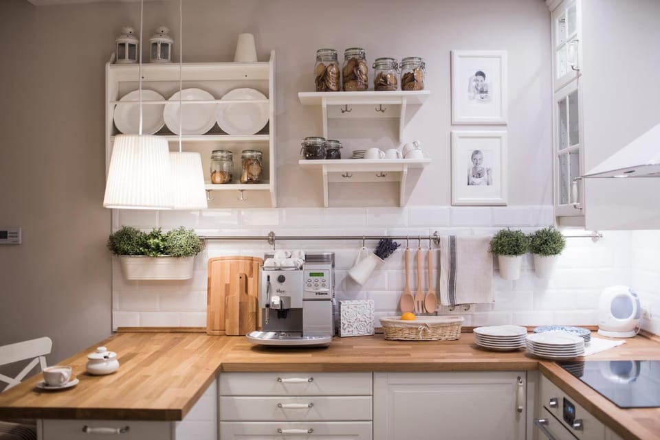 Coffee/tea facilities, Kitchen or kitchenette, Kitchen or kitchenette, dishwasher, microwave, oven, stove, toaster