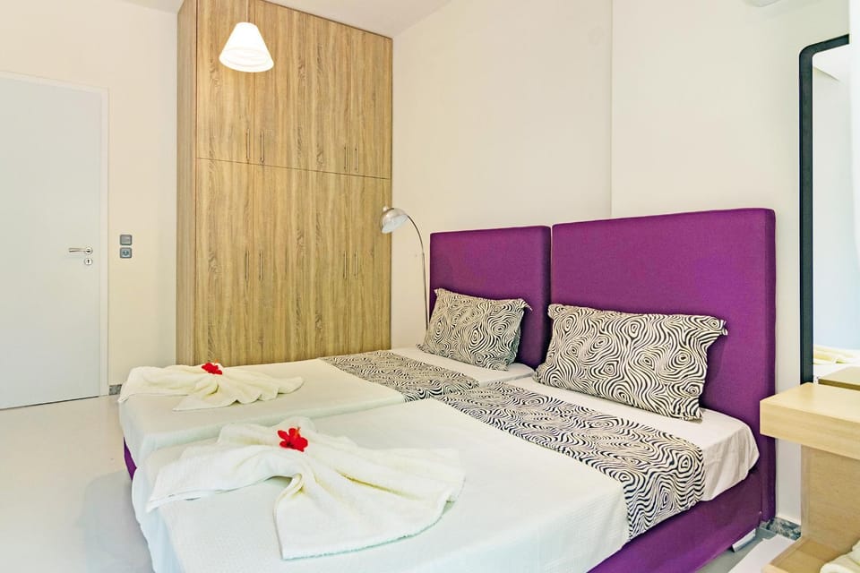 Bed, Photo of the whole room, Bedroom, towels, wardrobe