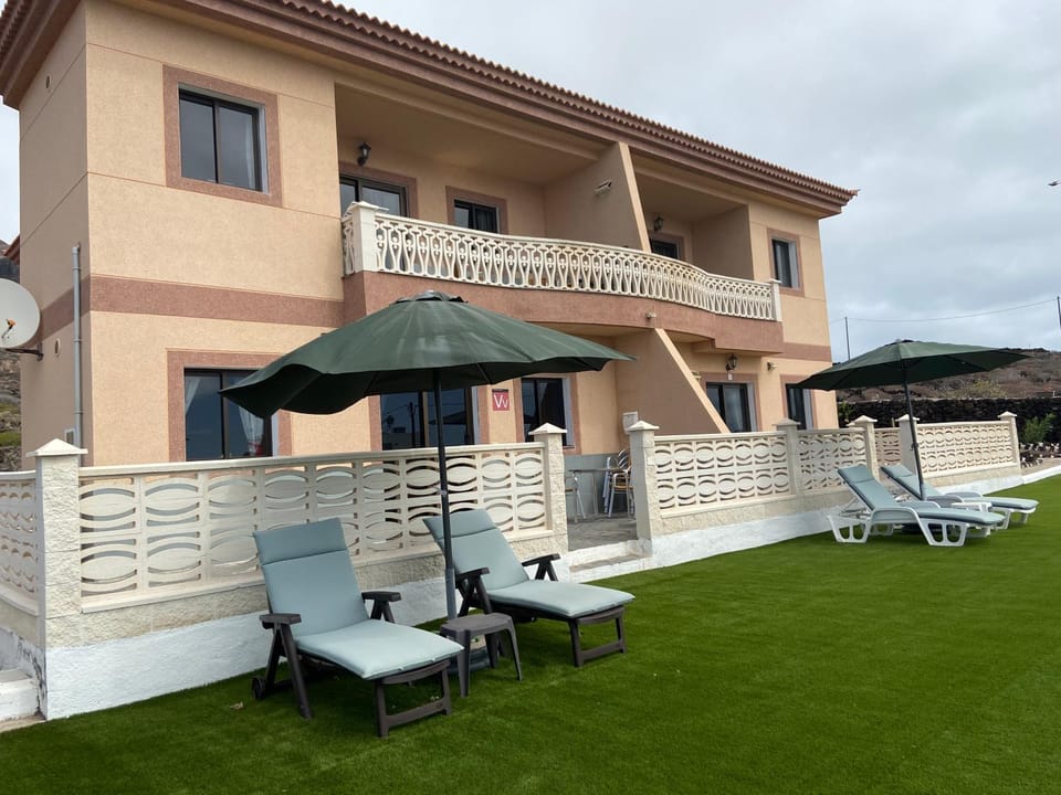 Property building, Patio, Garden