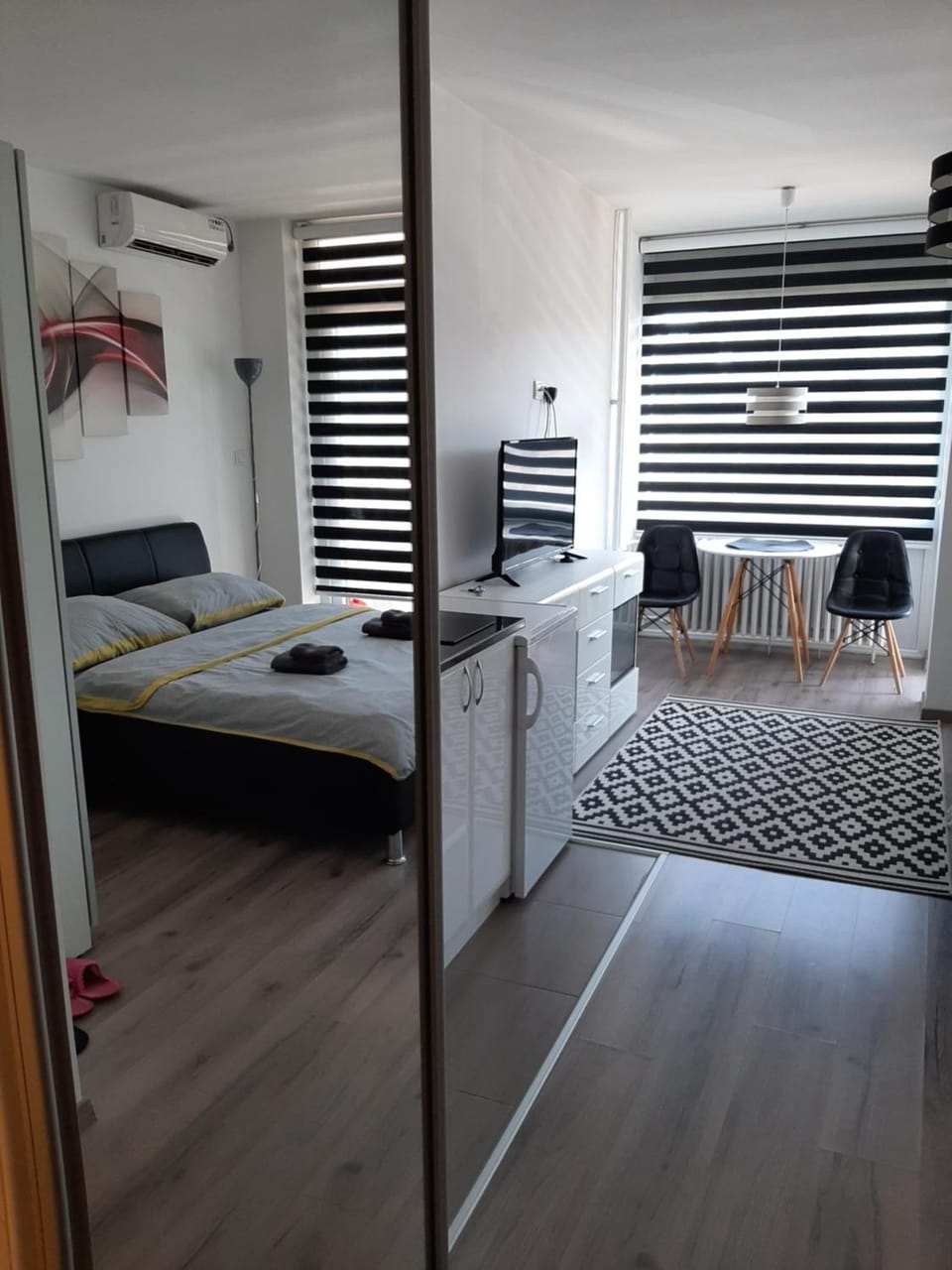 Photo of the whole room