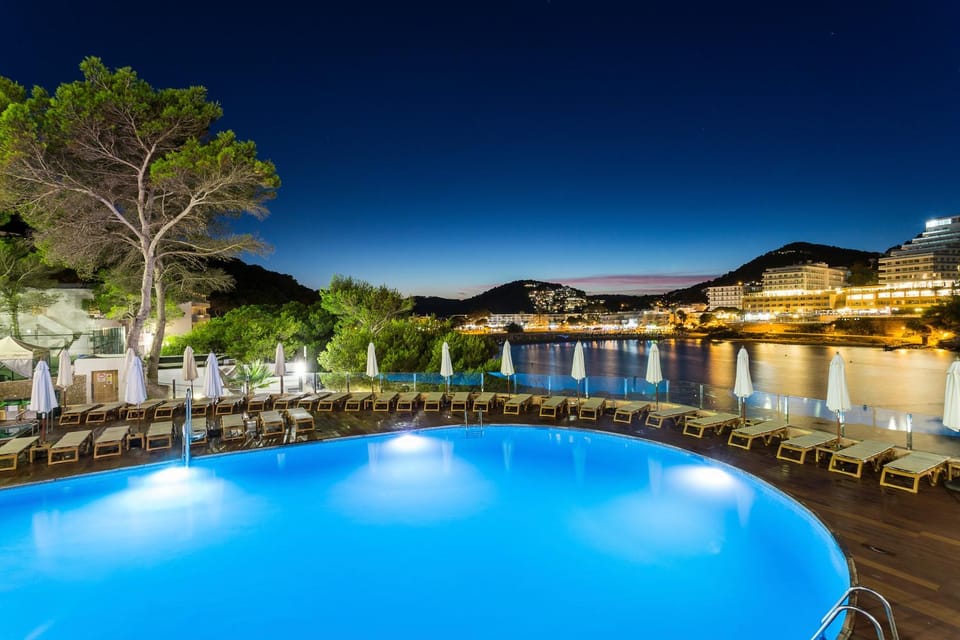 Off site, On site, Pool view, Sea view, Swimming pool, Sunset