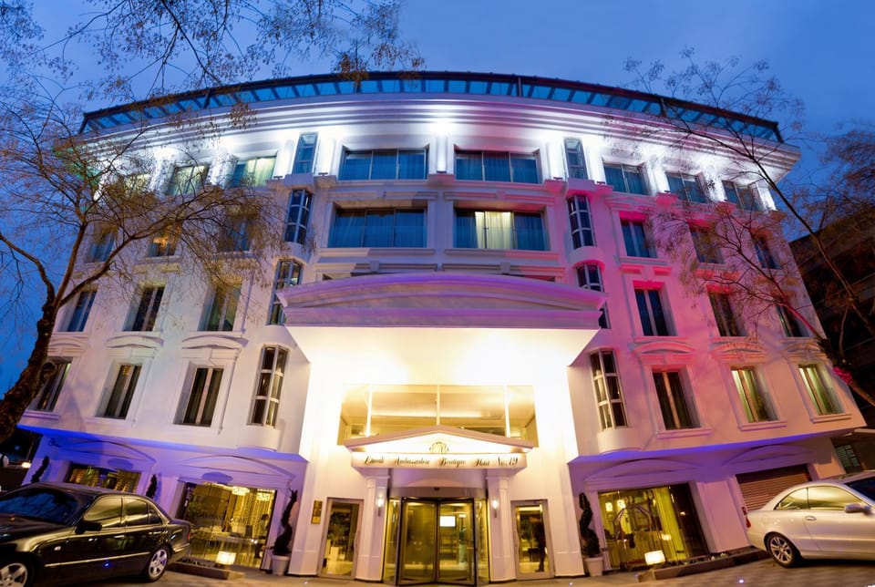 Property building, Facade/entrance, Night