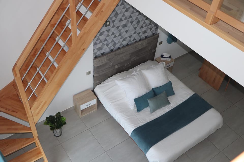 Bed, Photo of the whole room