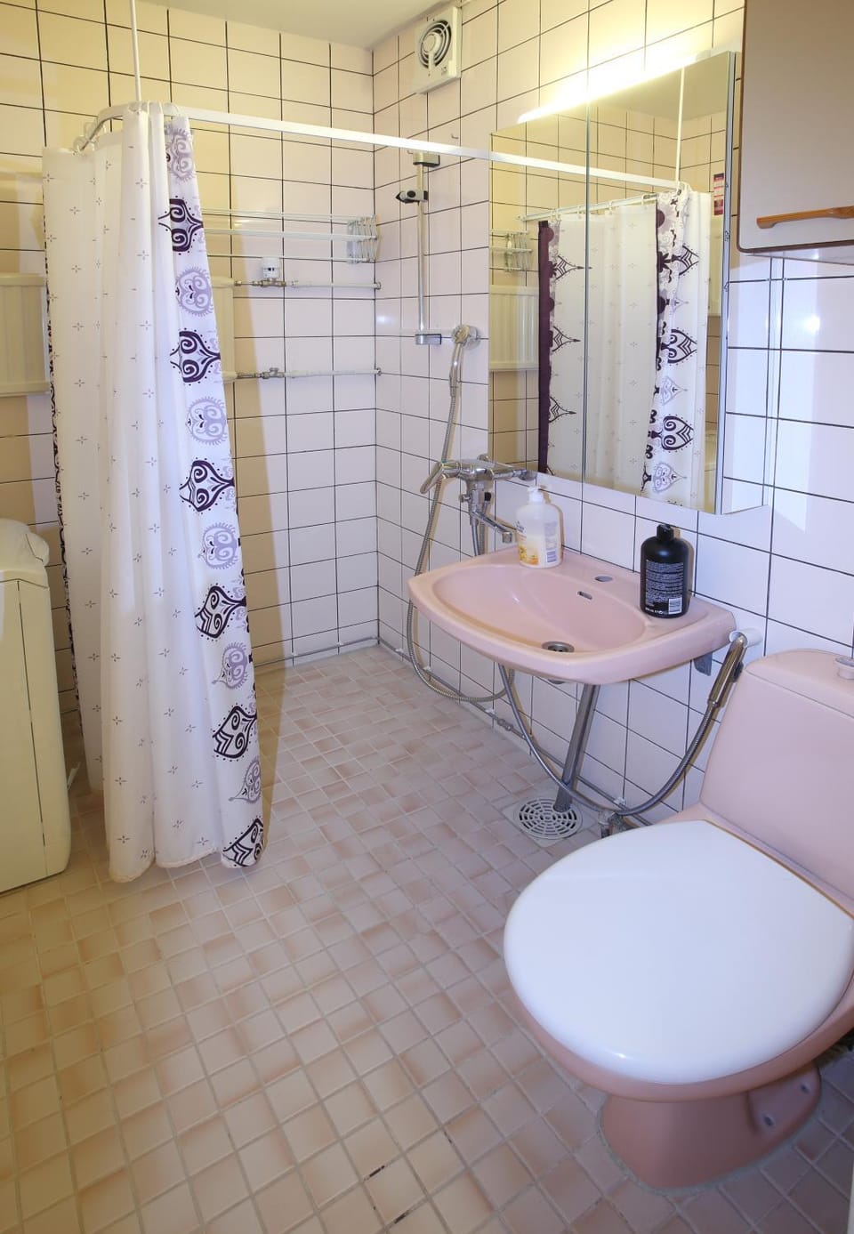 Shower, Toilet, Bathroom, Decorative detail
