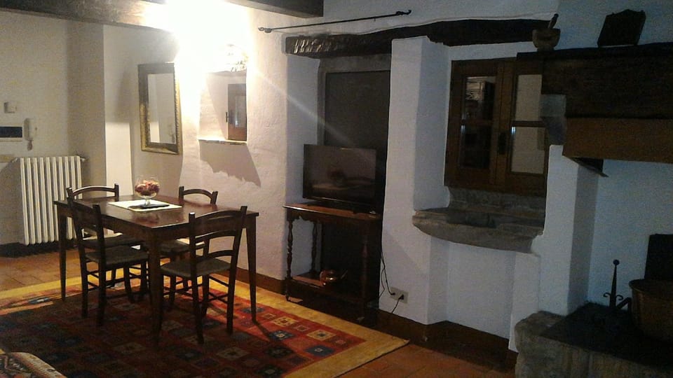 Communal lounge/ TV room, Dining area