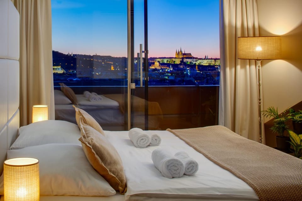 Bedroom, City view, Landmark view