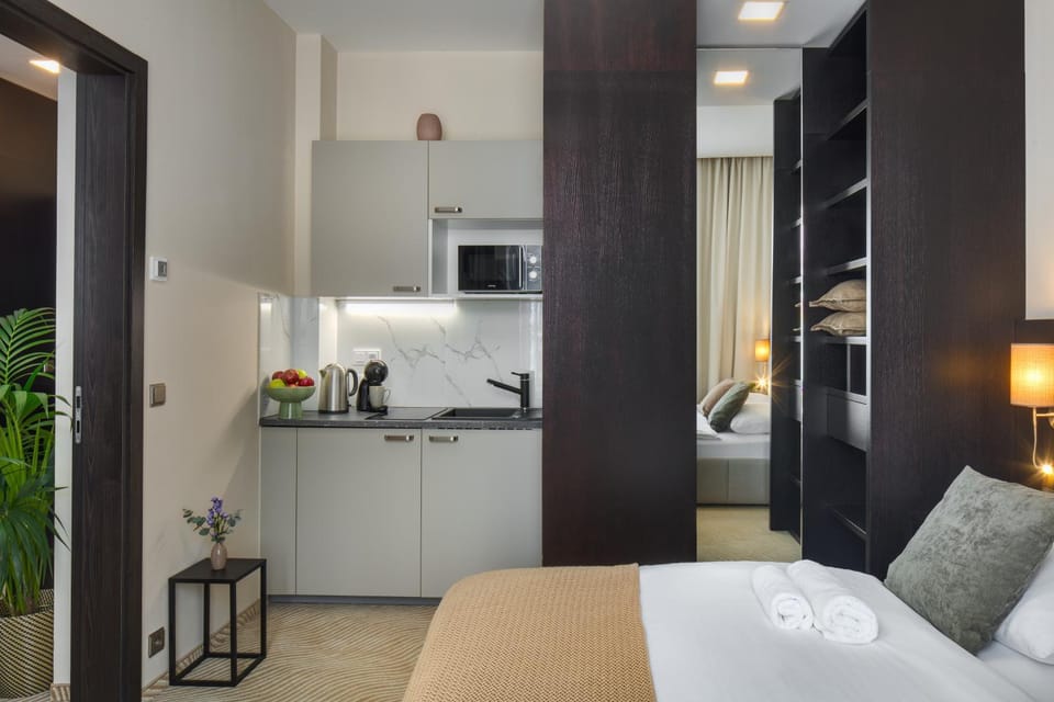 Bedroom, kitchen