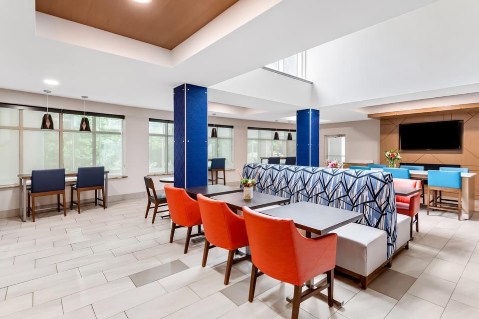 Communal lounge/ TV room, Breakfast