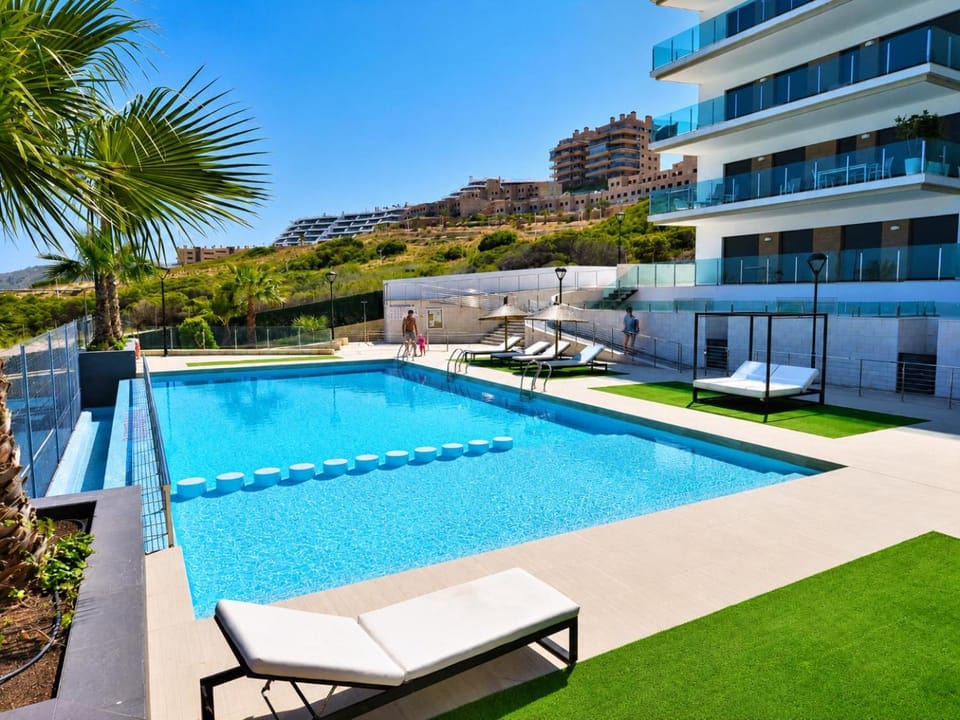 Property building, Swimming pool, sunbed