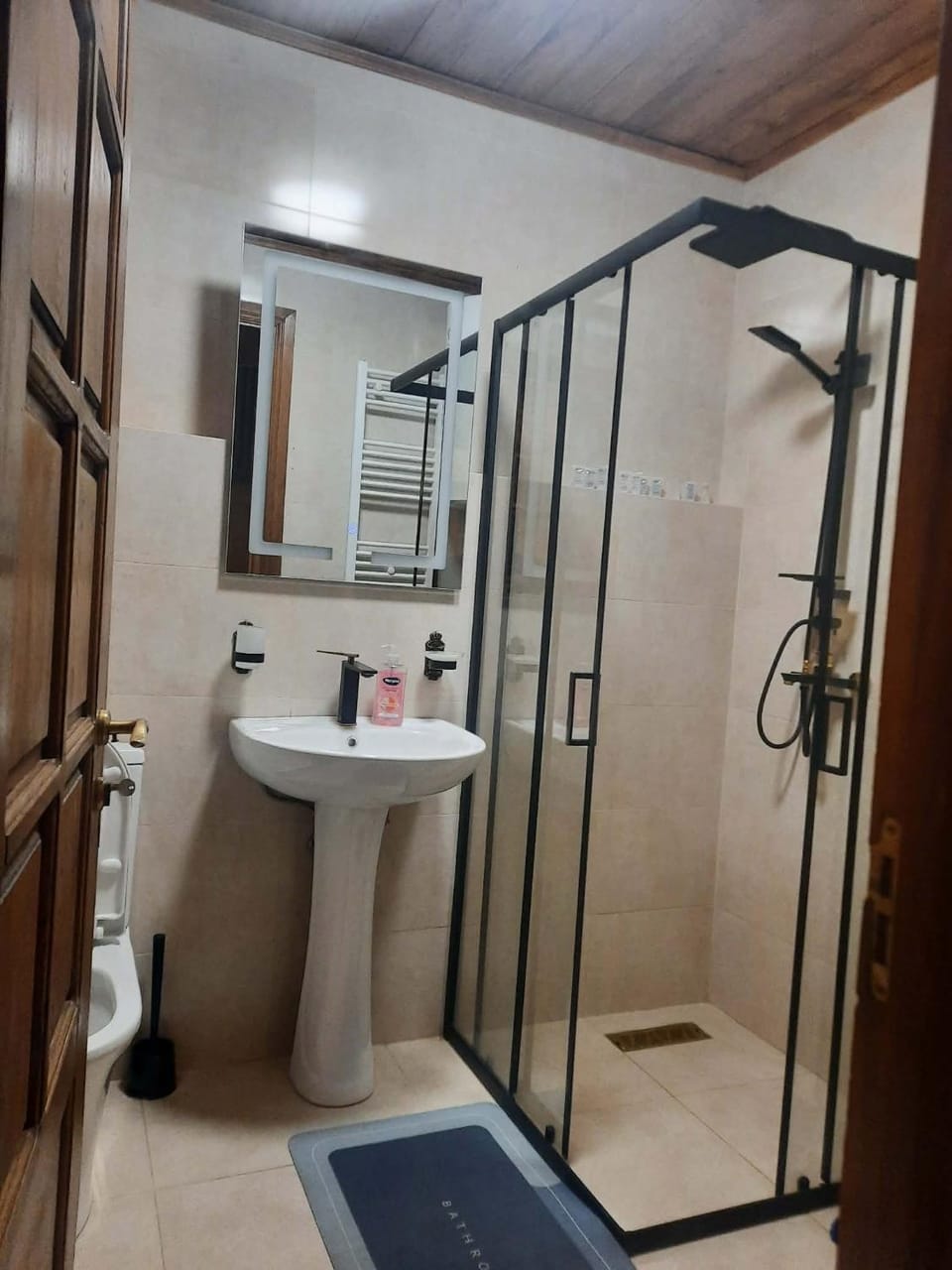 Shower, Toilet, Bathroom, towels