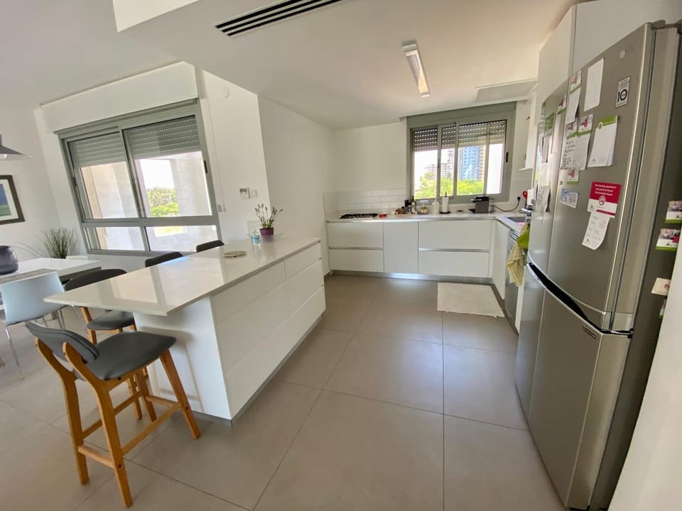 Kitchen or kitchenette, Dining area, dishwasher