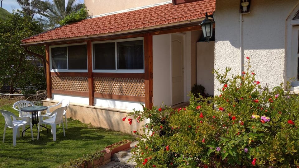 Property building, Patio, Off site, Day, Garden, Photo of the whole room, Seating area, On site, Garden view, Inner courtyard view
