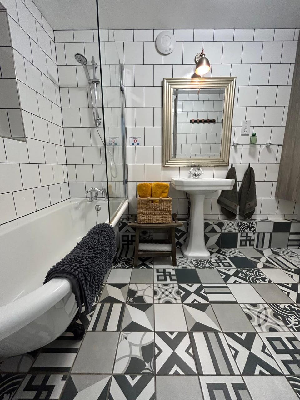 Shower, Toilet, Bathroom, Bath
