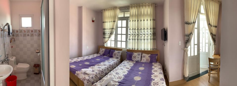 Homestay Nhân Linh Bed and Breakfast in Dalat