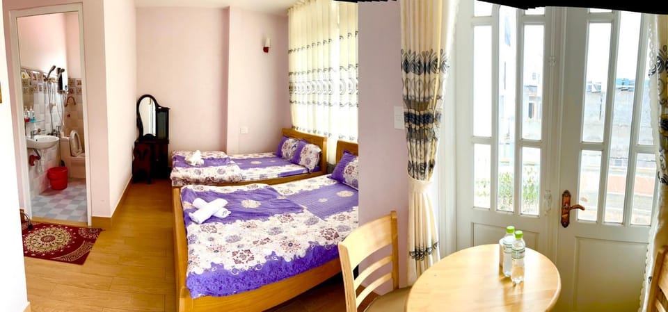 Homestay Nhân Linh Bed and Breakfast in Dalat