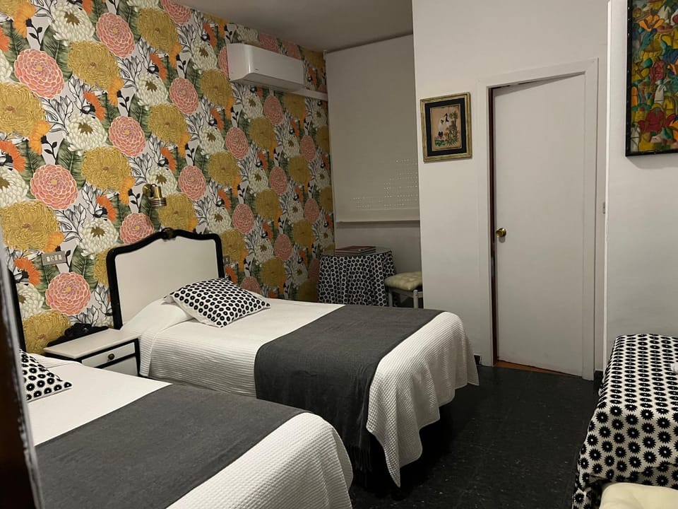 Hostal Pirineos Bed and Breakfast in Aragon