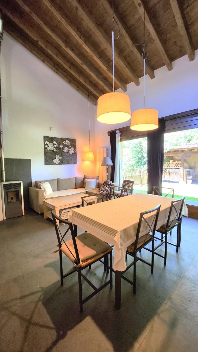 El Hogar del Fresno, casa con encanto en Cañicosa Country House in Sierra Norte