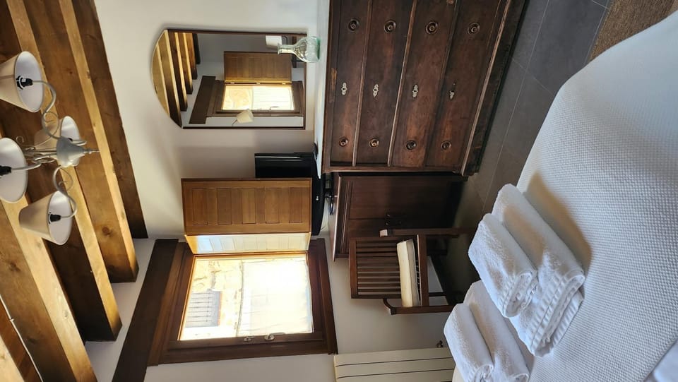 El Hogar del Fresno, casa con encanto en Cañicosa Country House in Sierra Norte