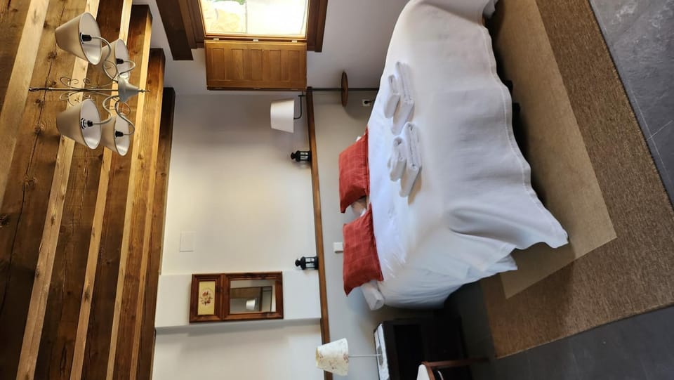 El Hogar del Fresno, casa con encanto en Cañicosa Country House in Sierra Norte
