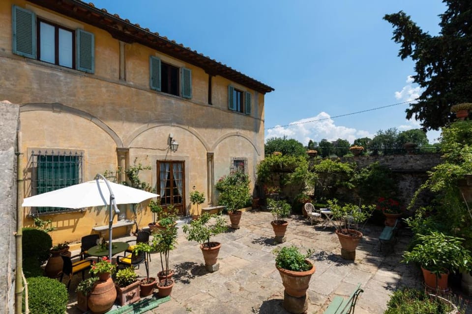Property building, Patio, Day, Garden