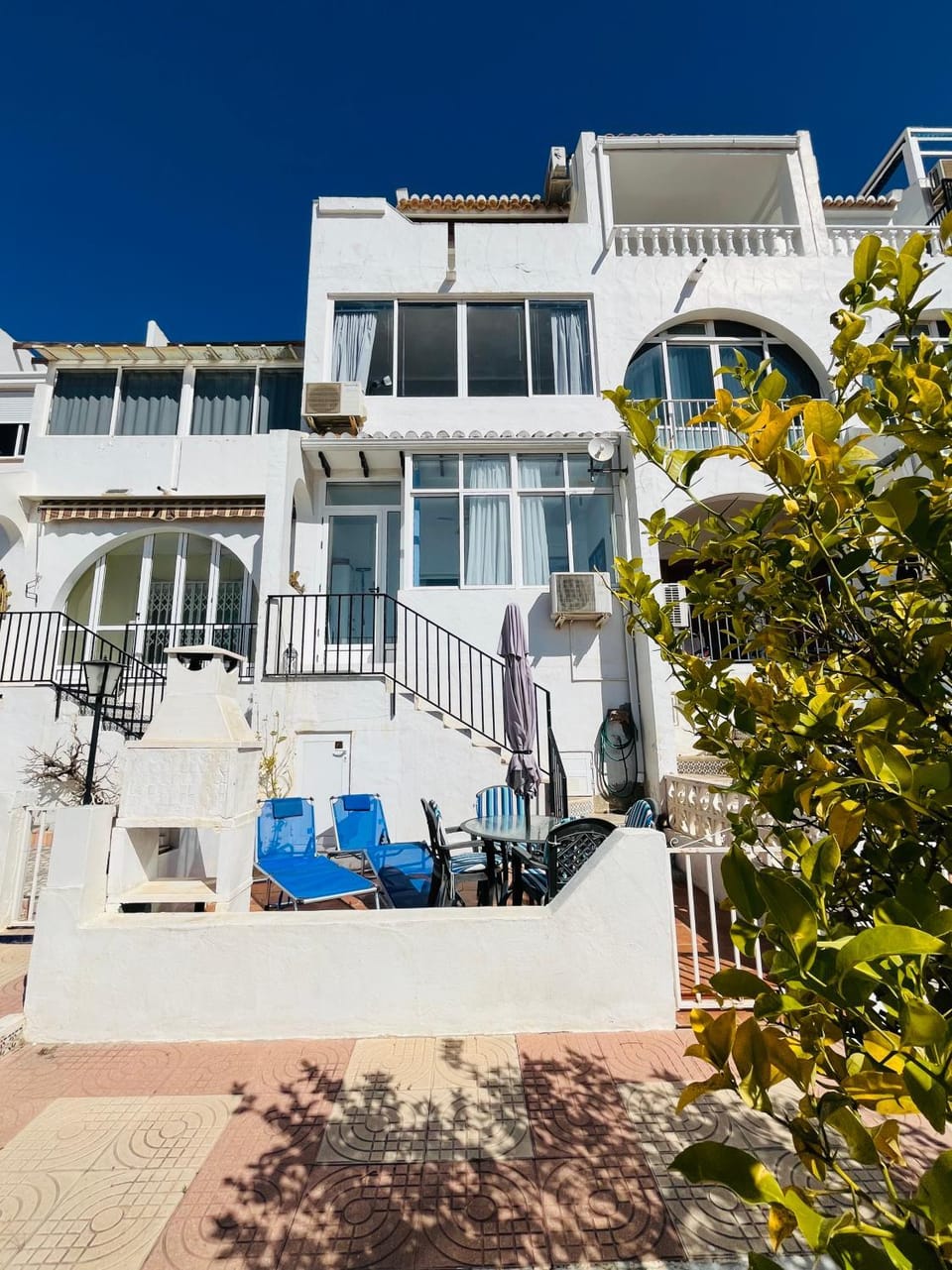 Property building, Garden, Balcony/Terrace