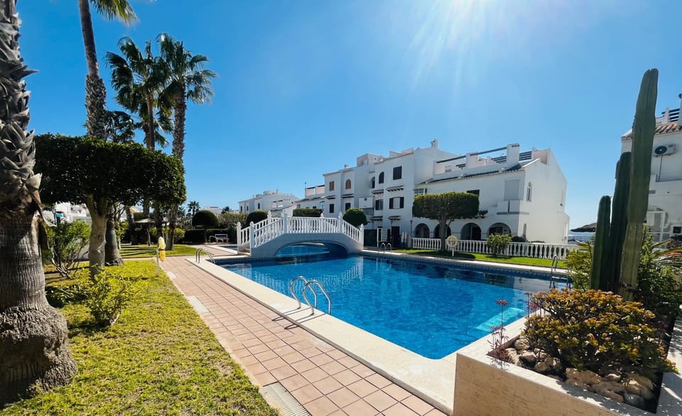 Day, Swimming pool
