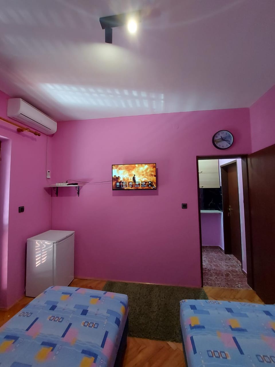 Bed, TV and multimedia, Bedroom, air conditioner