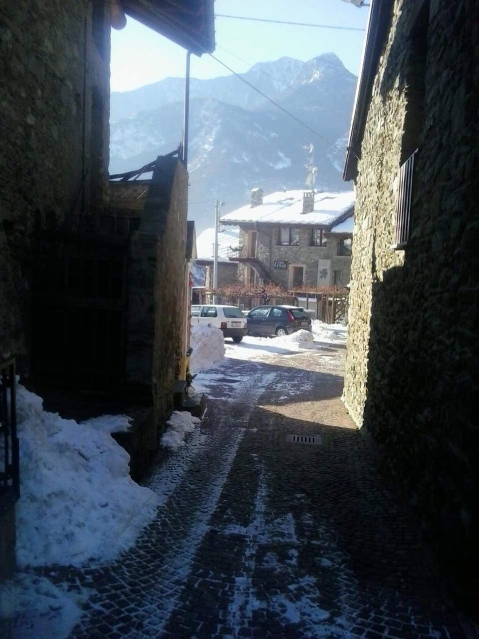 Nearby landmark, Day, Neighbourhood, Winter, On site, Landmark view, Street view, Parking