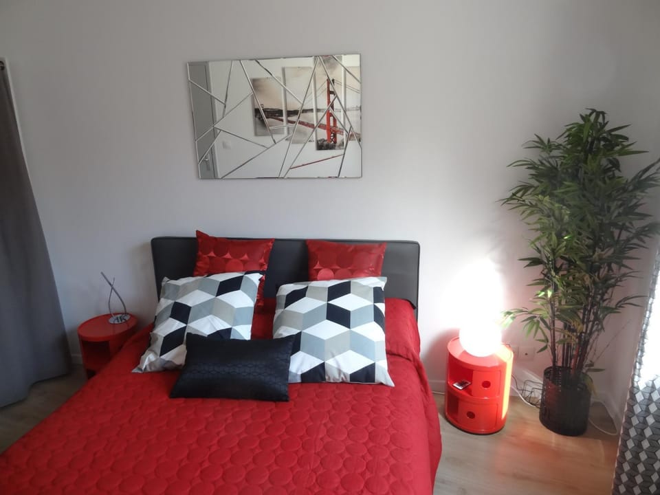 Bed, Decorative detail, Bedroom