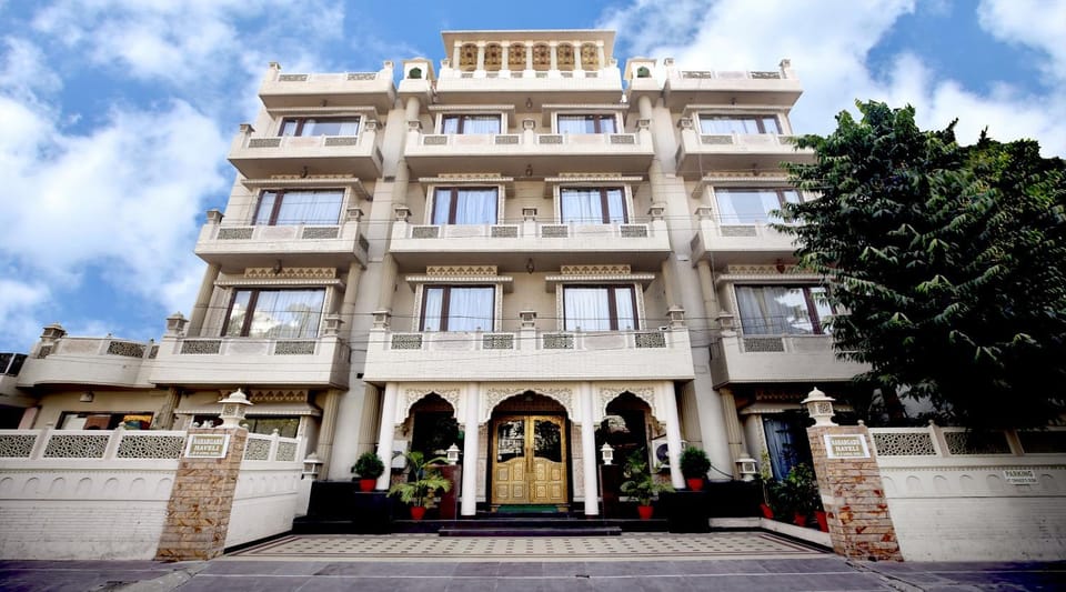 Property building, Facade/entrance