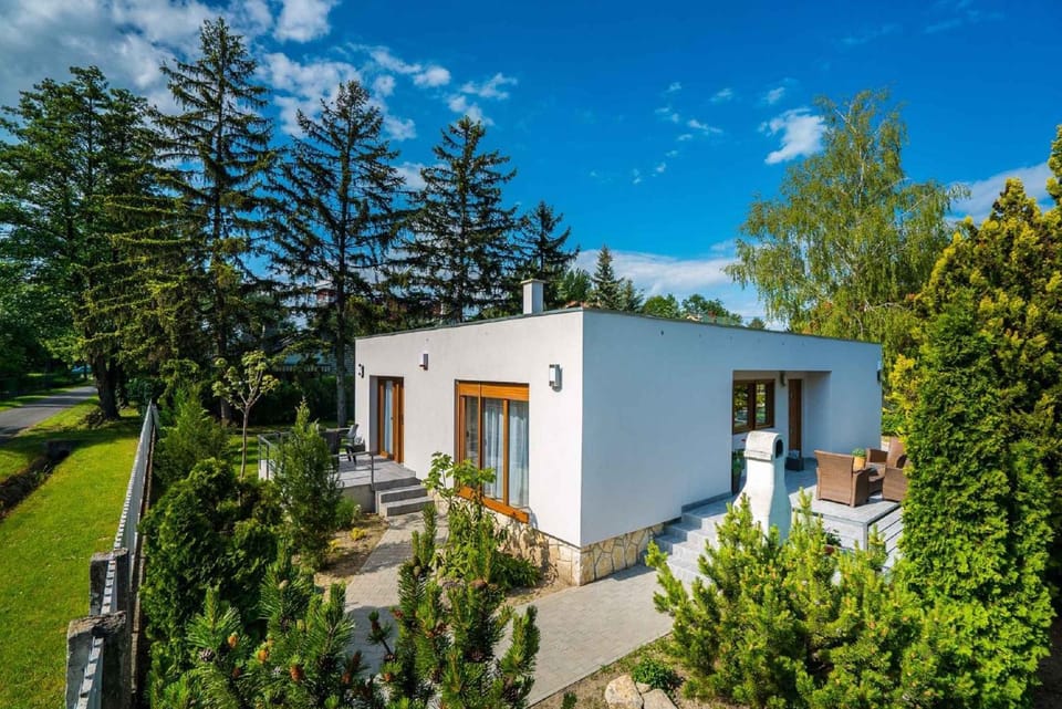 Property building, Summer, Garden, Balcony/Terrace