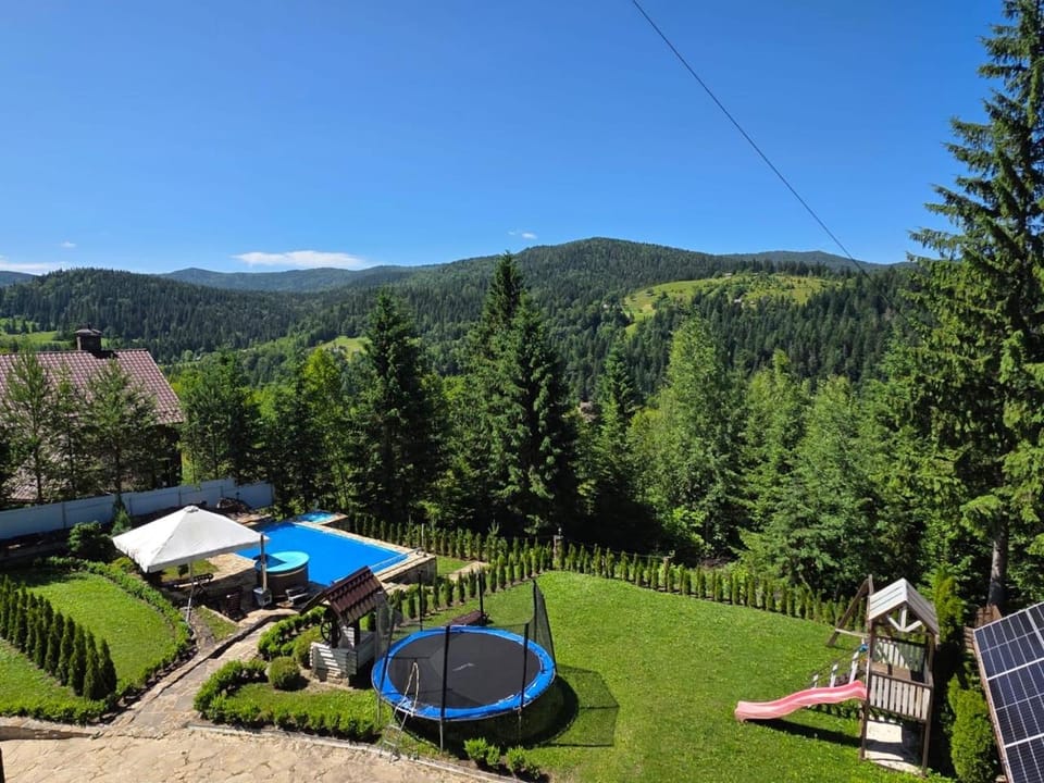 Hot Tub, Mountain view, Swimming pool, Swimming pool, sunbed