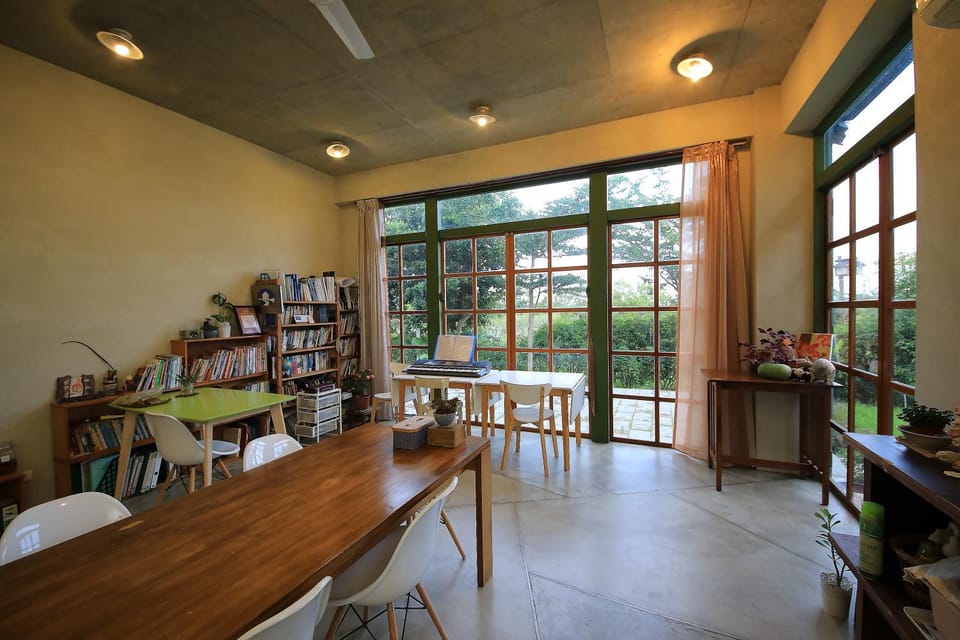 Restaurant/places to eat, Communal lounge/ TV room, Library, Lobby or reception