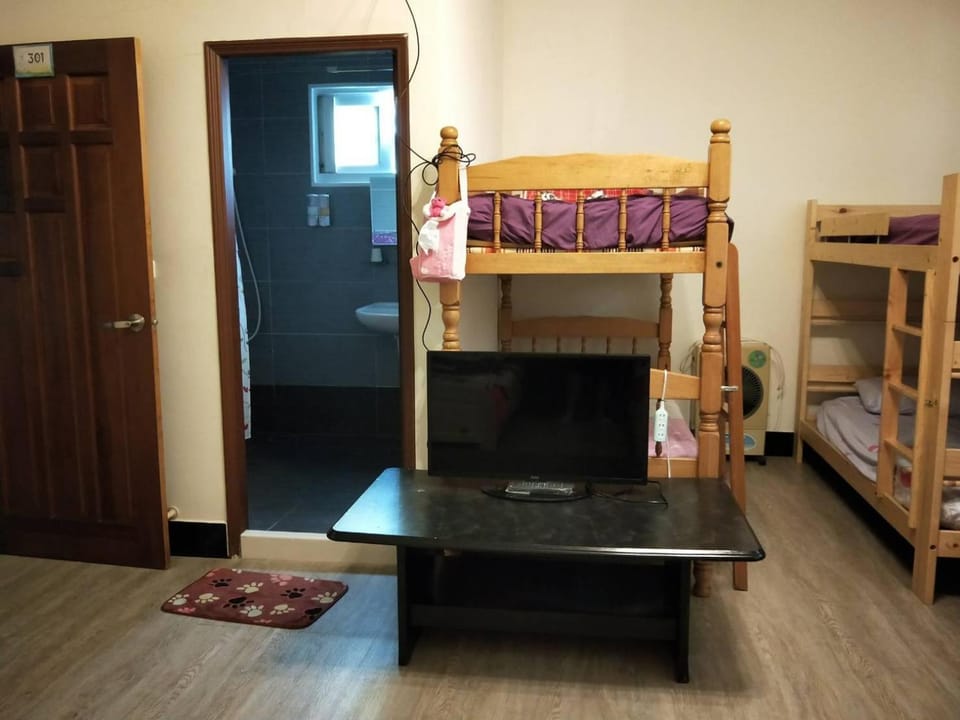 Photo of the whole room, bunk bed