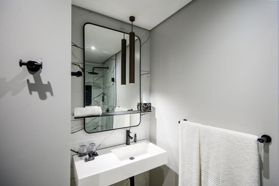 Bathroom, towels