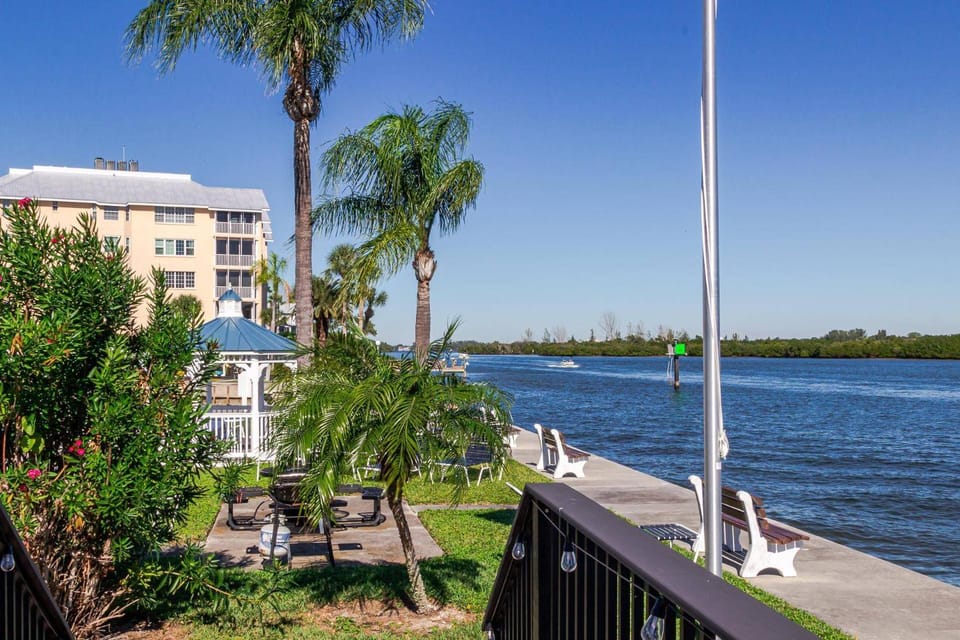 Harbor Towers 1 Ground Floor Water View House in Siesta Beach