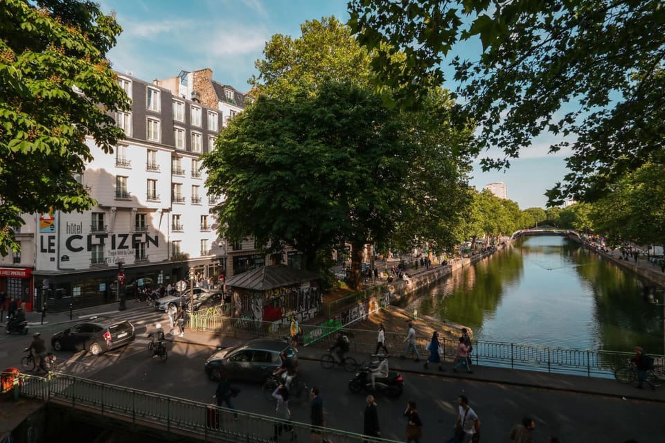 Facade/entrance, Natural landscape, Bird's eye view, City view, Street view