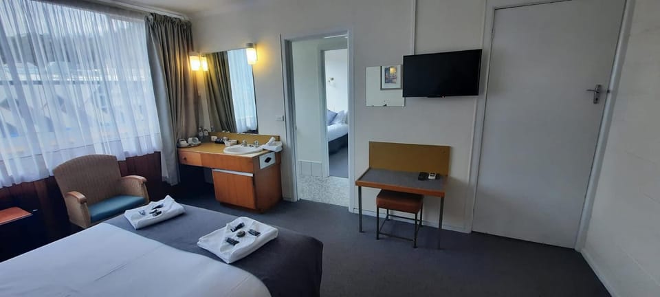 Mt Lyell Motor Inn - By Orangepete Motel in Queenstown