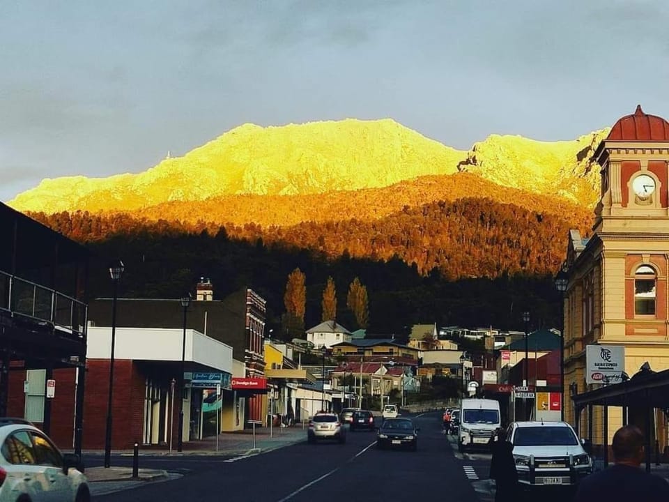 Mt Lyell Motor Inn - By Orangepete Motel in Queenstown