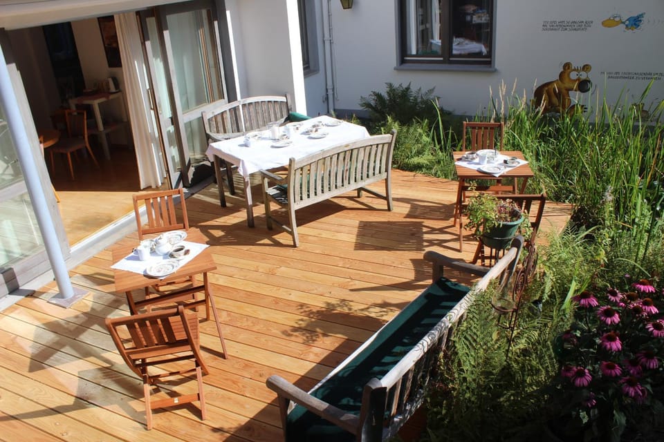 Patio, Facade/entrance, Garden, Balcony/Terrace, Banquet/Function facilities, Food, Breakfast, Non alcoholic drinks