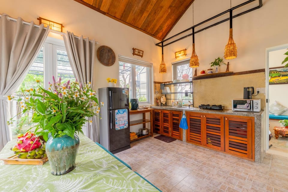 Kitchen or kitchenette, Dining area, minibar, oven, pet friendly, stove, toaster