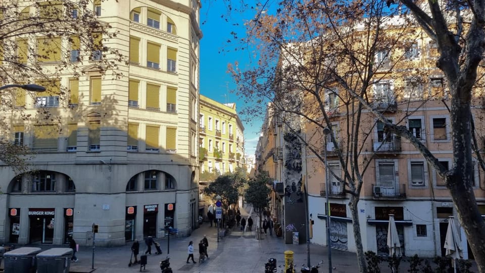 Day, Neighbourhood, City view, Street view, Location