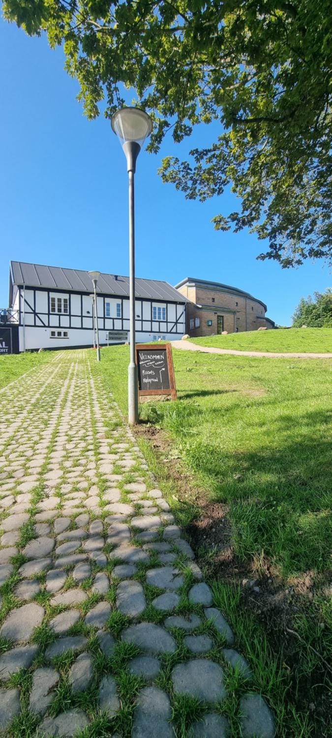 Property building, Spring, Day, Natural landscape, Garden, Garden view